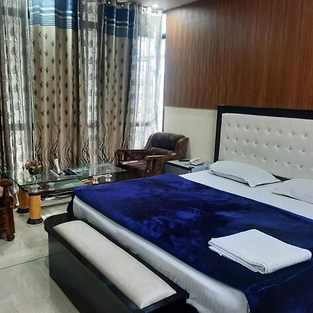 Hotel Platinum Plaza Rohtak Exterior foto